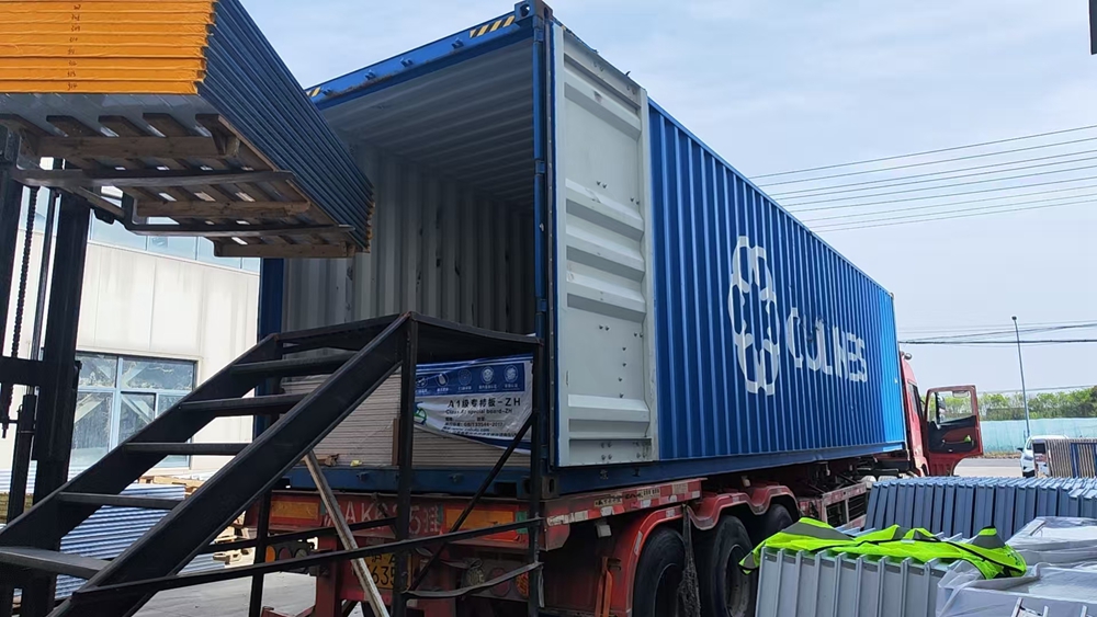 漢良快拼箱再拓出口非洲市場：18套高效集成箱體今日啟運