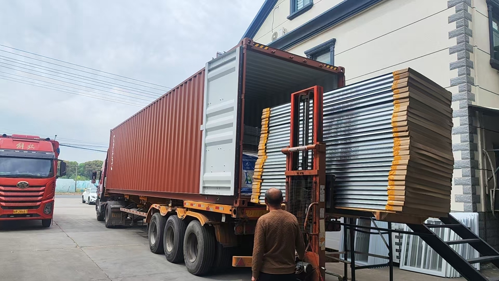 漢良快拼箱出口迪拜：18套高效集成箱體助力中東綠色建設